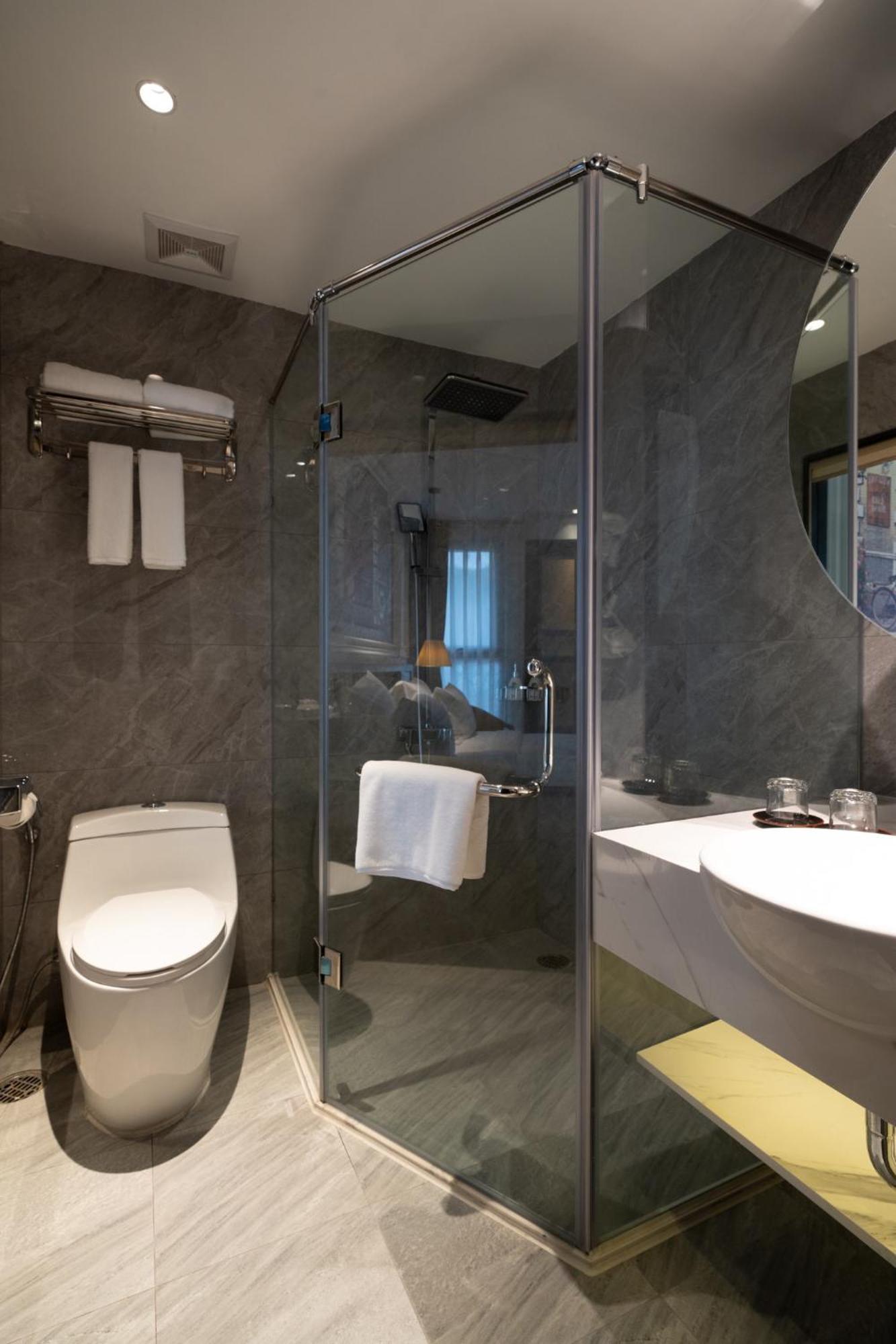 Paradise Suites Truc Bach Lake Hanoi Exterior photo